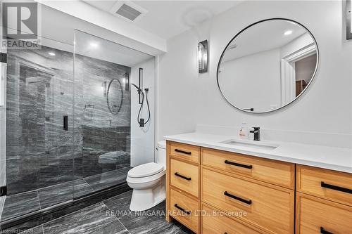 54 Bacon Lane, Pelham, ON - Indoor Photo Showing Bathroom
