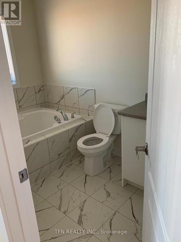 28 Rowlock St, Welland, ON - Indoor Photo Showing Bathroom