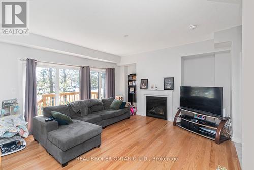 3 Trailside Dr, Haldimand, ON - Indoor Photo Showing Living Room With Fireplace