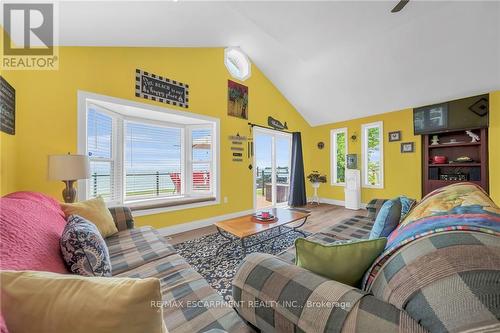 751 Lakeshore Road, Haldimand, ON - Indoor Photo Showing Living Room
