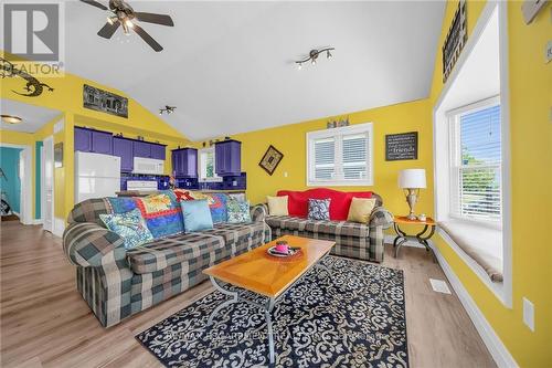 751 Lakeshore Rd, Haldimand, ON - Indoor Photo Showing Living Room