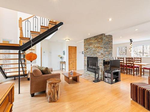 Dining room - 32 Ch. Jack-Galvin, Bolton-Est, QC - Indoor With Fireplace