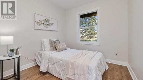 2287 Glenwood School Drive, Burlington, ON - Indoor Photo Showing Bedroom