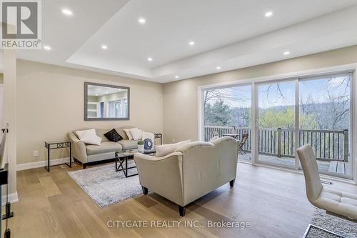 9884 Regional Road 25 Road, Halton Hills, ON - Indoor Photo Showing Living Room