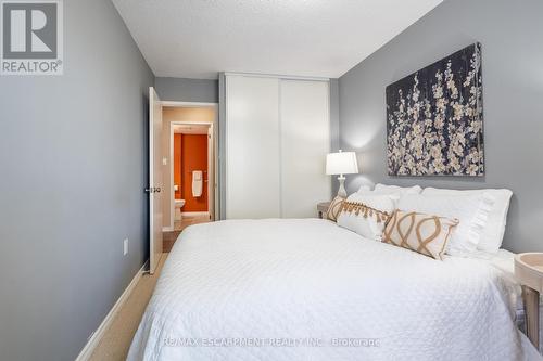 1403 - 1270 Maple Crossing Boulevard, Burlington, ON - Indoor Photo Showing Bedroom