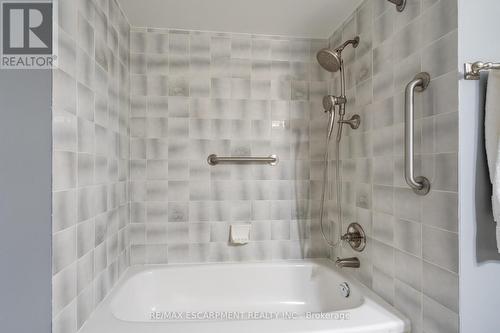 1403 - 1270 Maple Crossing Boulevard, Burlington, ON - Indoor Photo Showing Bathroom