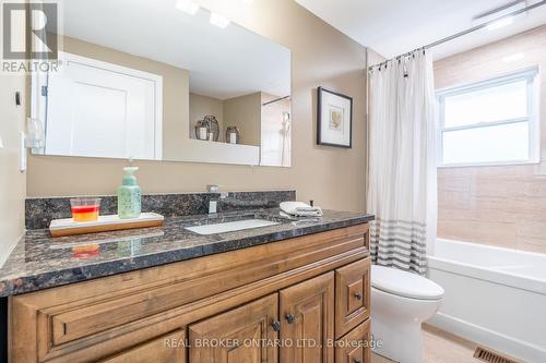 587 Wilene Dr, Burlington, ON - Indoor Photo Showing Bathroom