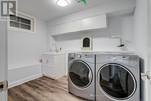 362 Small Crescent, Oakville, ON - Indoor Photo Showing Laundry Room