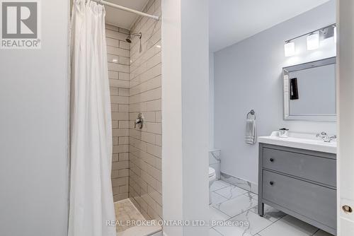 362 Small Cres, Oakville, ON - Indoor Photo Showing Bathroom