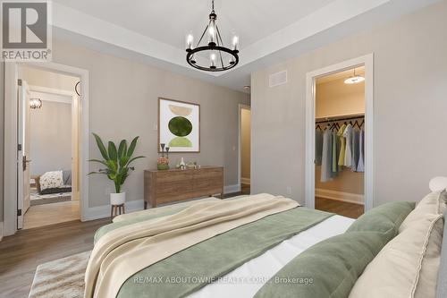 2044 Seabrook Drive, Oakville, ON - Indoor Photo Showing Bedroom