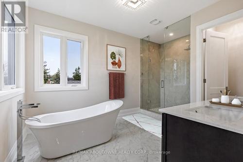 2044 Seabrook Drive, Oakville, ON - Indoor Photo Showing Bathroom