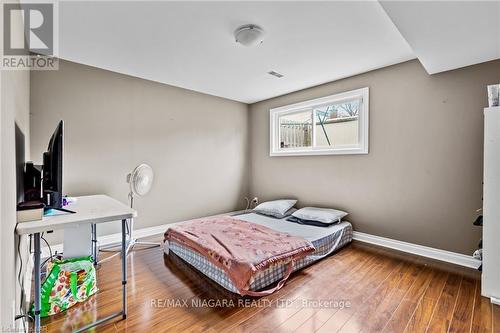 7063 Dirdene St, Niagara Falls, ON - Indoor Photo Showing Bedroom