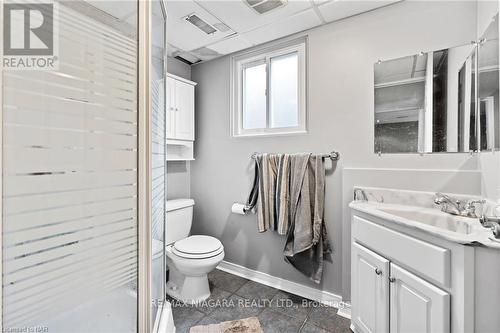7063 Dirdene St, Niagara Falls, ON - Indoor Photo Showing Bathroom