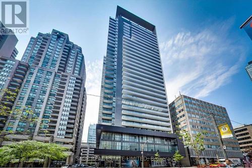 #402 -770 Bay St, Toronto, ON - Outdoor With Facade