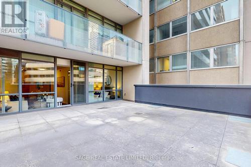 #402 -770 Bay St, Toronto, ON - Outdoor With Exterior