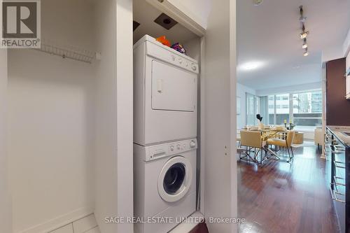 #402 -770 Bay St, Toronto, ON - Indoor Photo Showing Laundry Room