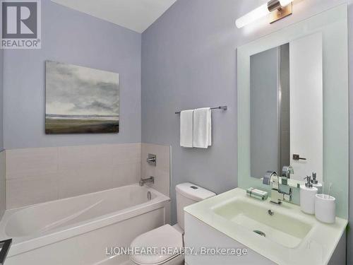 #605 -111 St Clair Ave W, Toronto, ON - Indoor Photo Showing Bathroom