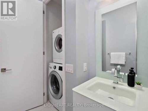 #605 -111 St Clair Ave W, Toronto, ON - Indoor Photo Showing Laundry Room