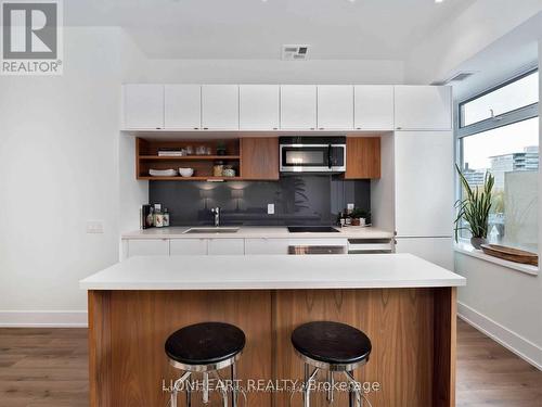 #605 -111 St Clair Ave W, Toronto, ON - Indoor Photo Showing Kitchen
