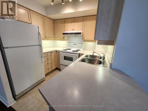 613 - 3 Rean Drive, Toronto, ON - Indoor Photo Showing Kitchen With Double Sink