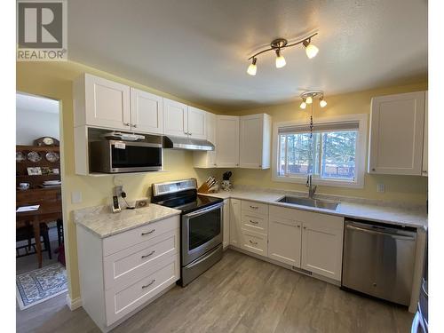 2793 Wildwood Crescent, Prince George, BC - Indoor Photo Showing Kitchen