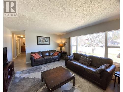 2793 Wildwood Crescent, Prince George, BC - Indoor Photo Showing Living Room