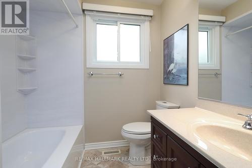 876 Sparrow Rd, Newmarket, ON - Indoor Photo Showing Bathroom