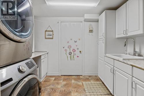 207 Greenock Dr, Vaughan, ON - Indoor Photo Showing Laundry Room
