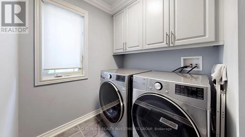 103 Old Field Cres, Newmarket, ON - Indoor Photo Showing Laundry Room
