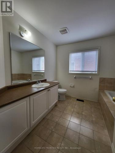 1221 Mccron Crescent, Newmarket, ON - Indoor Photo Showing Bathroom