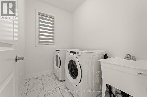 198 Thompson Dr, East Gwillimbury, ON - Indoor Photo Showing Laundry Room