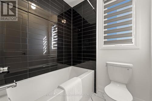 198 Thompson Drive, East Gwillimbury, ON - Indoor Photo Showing Bathroom