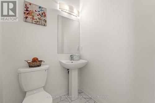 198 Thompson Dr, East Gwillimbury, ON - Indoor Photo Showing Bathroom