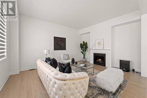 198 Thompson Dr, East Gwillimbury, ON - Indoor Photo Showing Living Room With Fireplace