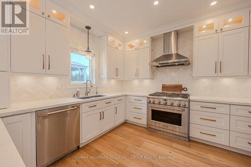 104 Penvill Trail, Barrie, ON - Indoor Photo Showing Kitchen With Double Sink With Upgraded Kitchen