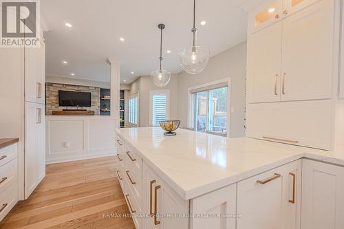 104 Penvill Tr, Barrie, ON - Indoor Photo Showing Kitchen