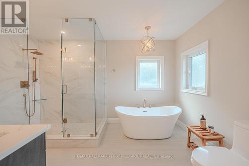 104 Penvill Tr, Barrie, ON - Indoor Photo Showing Bathroom