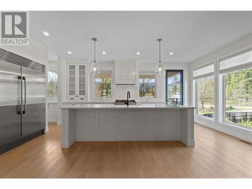 30 15Th Avenue Se, Salmon Arm, BC - Indoor Photo Showing Kitchen With Upgraded Kitchen