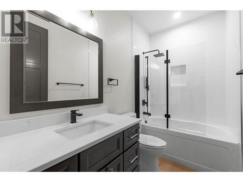 30 15Th Avenue Se, Salmon Arm, BC - Indoor Photo Showing Bathroom