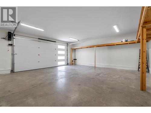 30 15Th Avenue Se, Salmon Arm, BC - Indoor Photo Showing Garage
