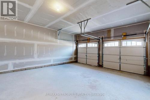 71 Season Crescent, Wasaga Beach, ON - Indoor Photo Showing Garage