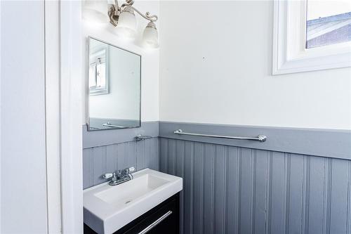 23 Horning Drive, Hamilton, ON - Indoor Photo Showing Bathroom