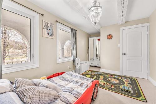4316 Derry Road, Burlington, ON - Indoor Photo Showing Bedroom