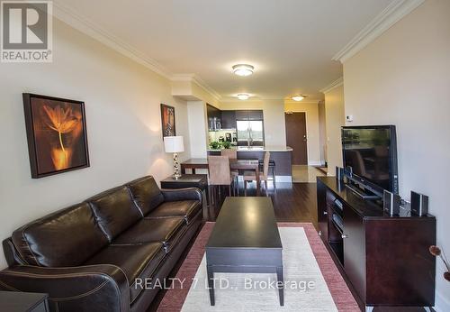 622 - 650 Sheppard Avenue E, Toronto, ON - Indoor Photo Showing Living Room