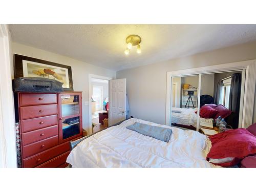 411 9Th Avenue S, Cranbrook, BC - Indoor Photo Showing Bedroom