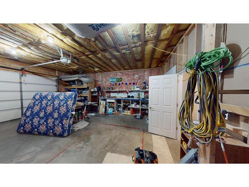 411 9Th Avenue S, Cranbrook, BC - Indoor Photo Showing Garage