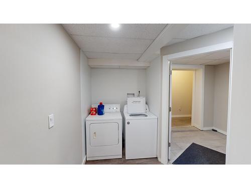 411 9Th Avenue S, Cranbrook, BC - Indoor Photo Showing Laundry Room