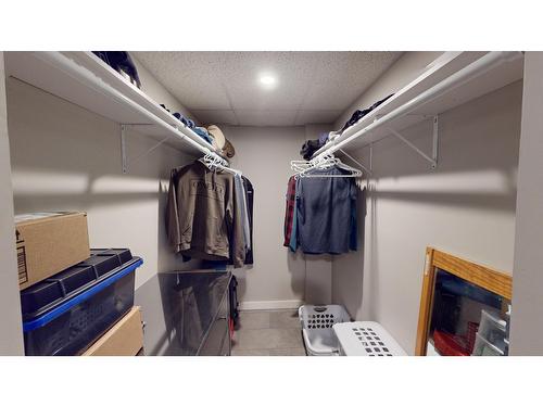 411 9Th Avenue S, Cranbrook, BC - Indoor With Storage