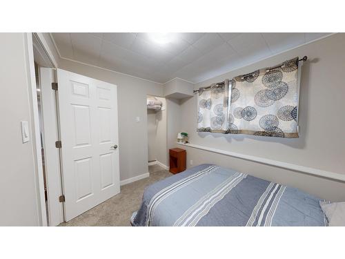 411 9Th Avenue S, Cranbrook, BC - Indoor Photo Showing Bedroom