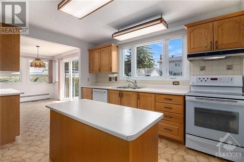 894 Rand Avenue, Ottawa, ON - Indoor Photo Showing Kitchen With Double Sink